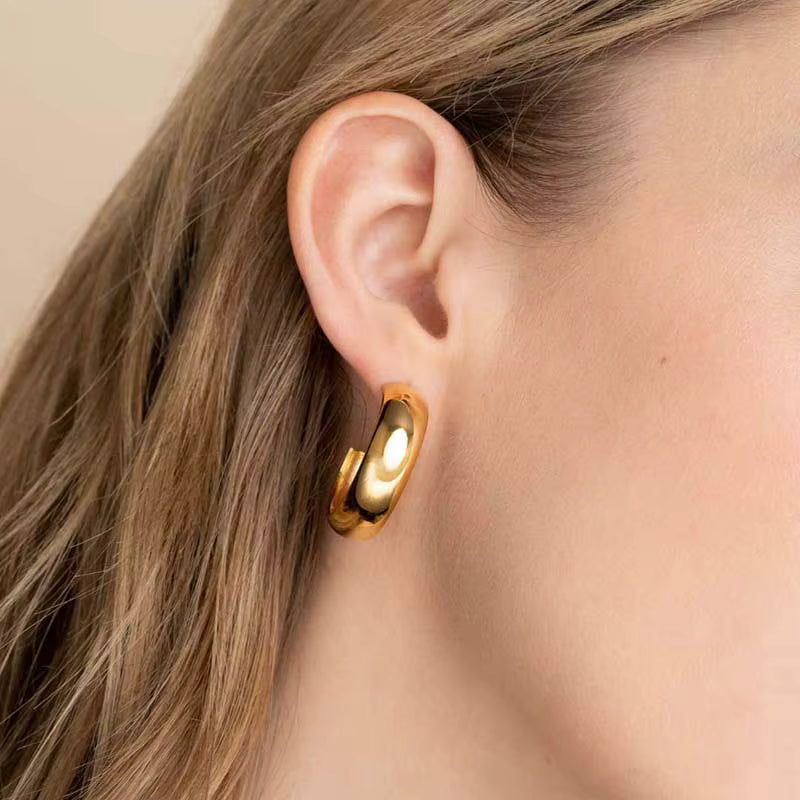Auretta Hoops gold earring detail by Lumé Lumé