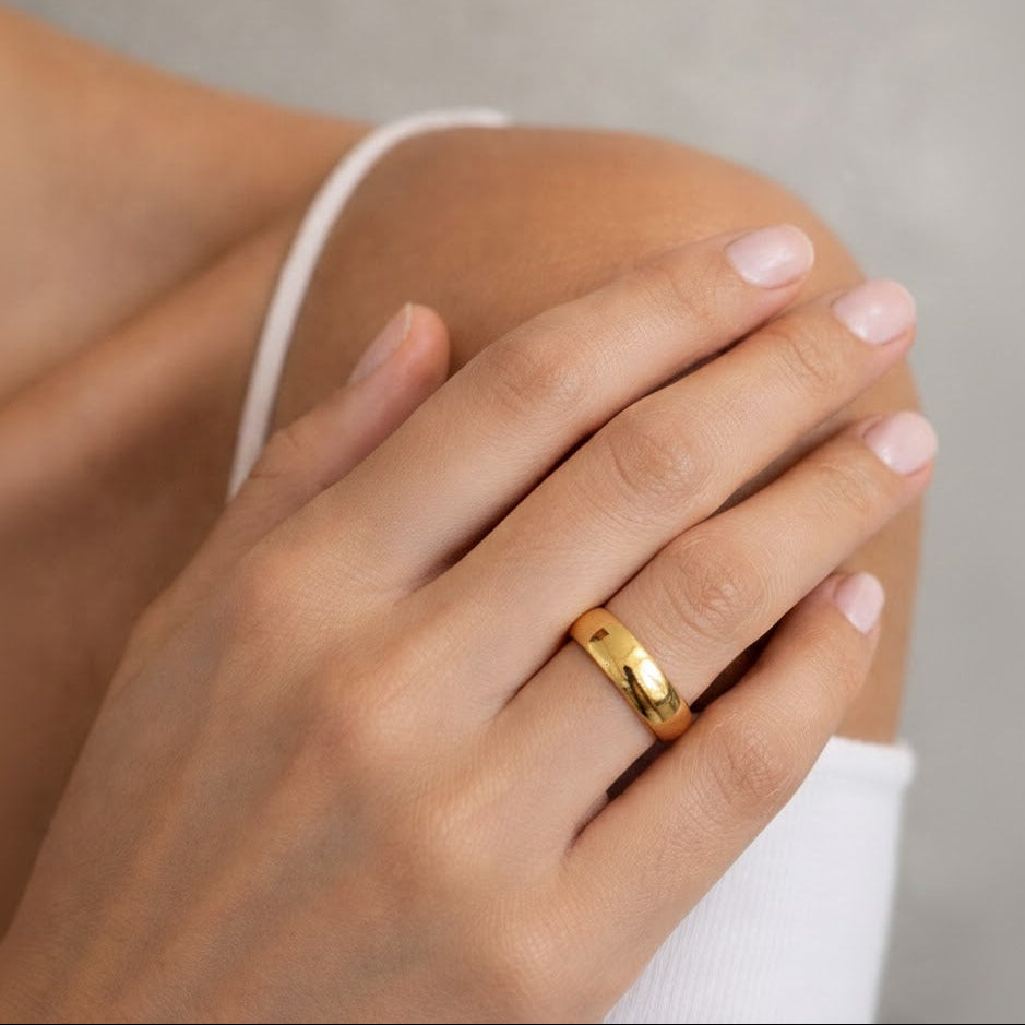 Aurette Ring worn on a hand in a lifestyle image