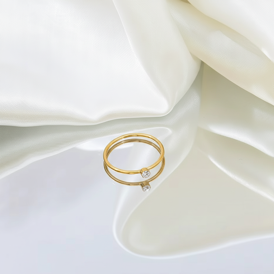 Elayne Ring gold solitaire design by Lumé Lumé, alternate view