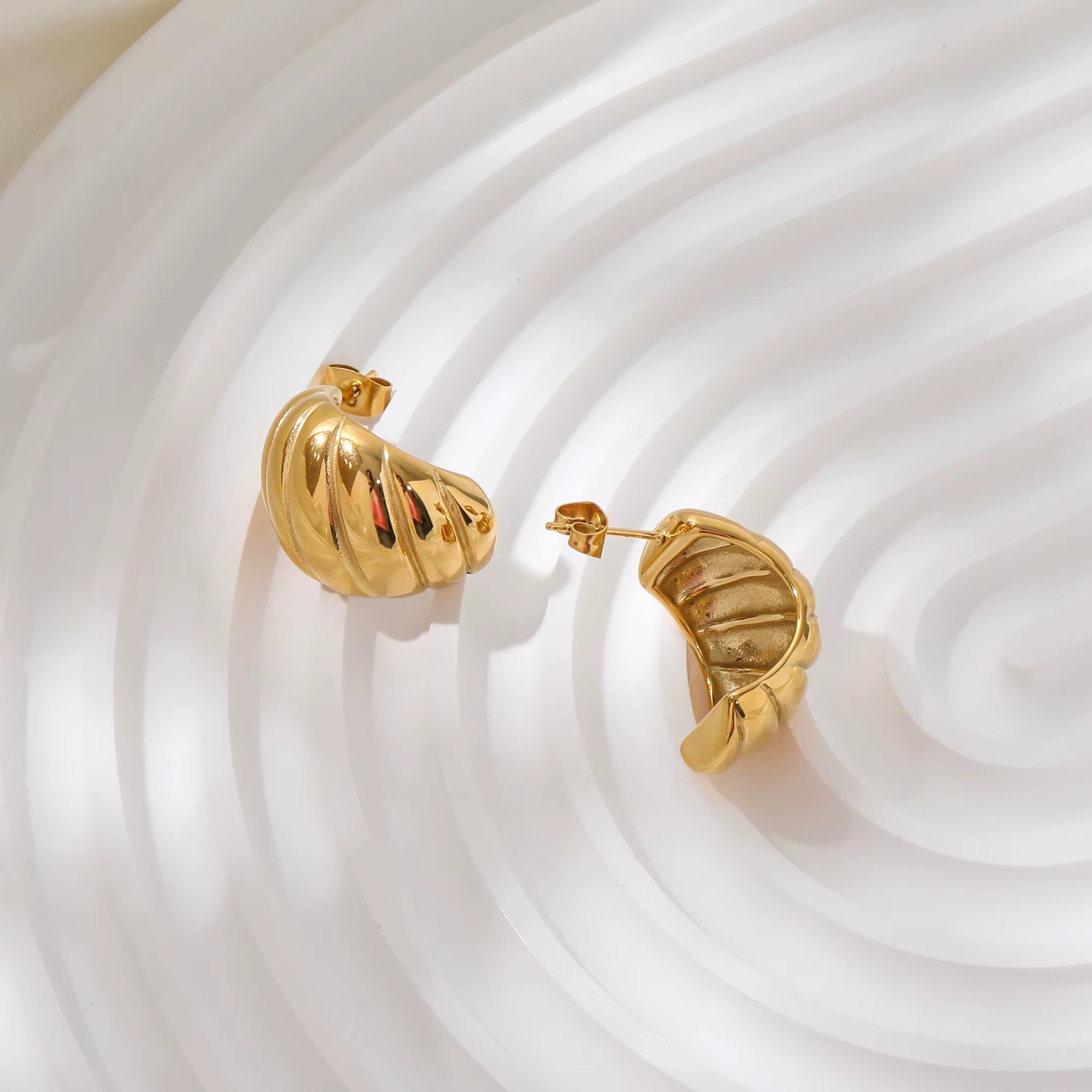 Elowen Curve Earrings sculptural shape detail by Lumé Lumé