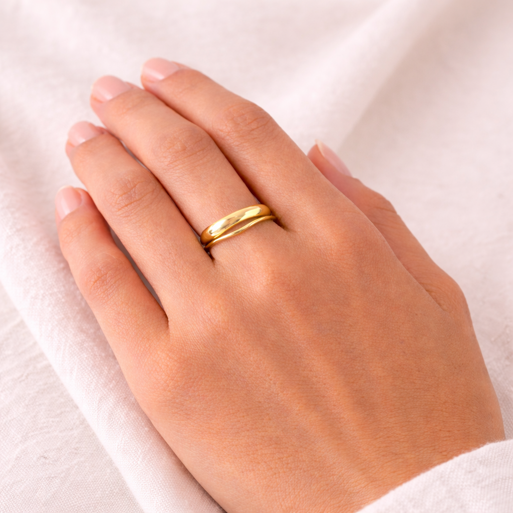 Eternity Ring worn in a Lumé Lumé lifestyle image