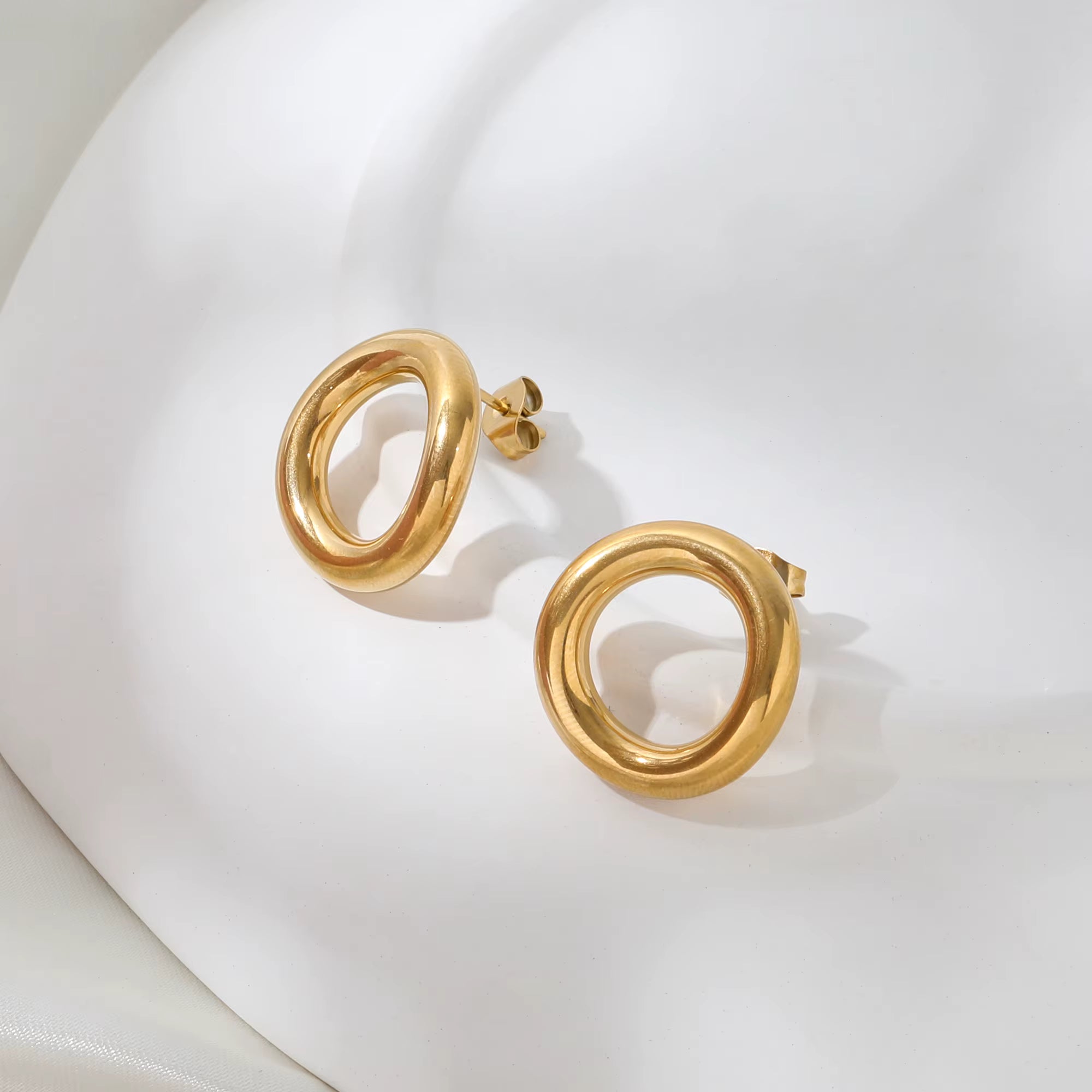 Halo Loop Earrings fastening detail by Lumé Lumé