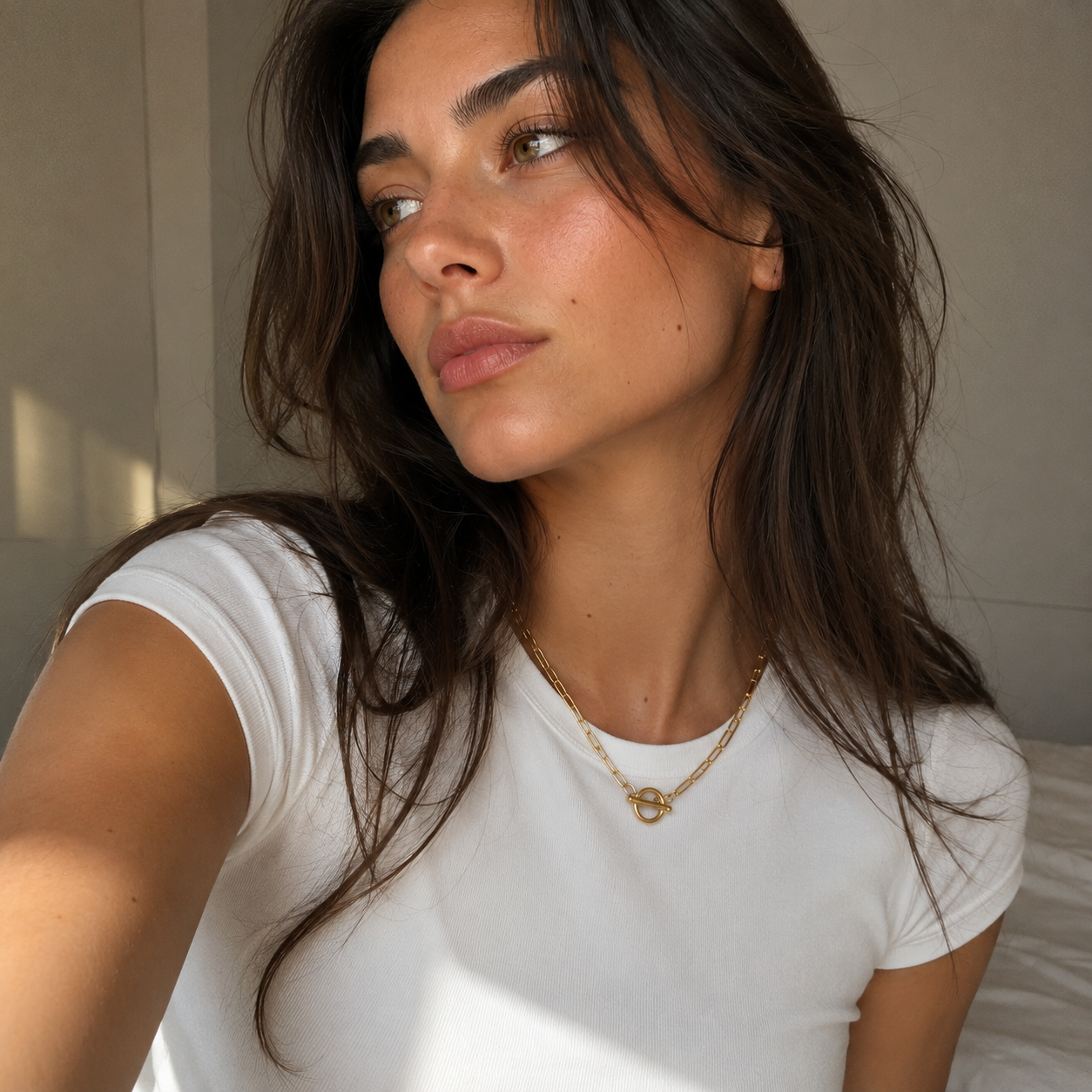 Linéa Toggle Necklace worn in a Lumé Lumé lifestyle image
