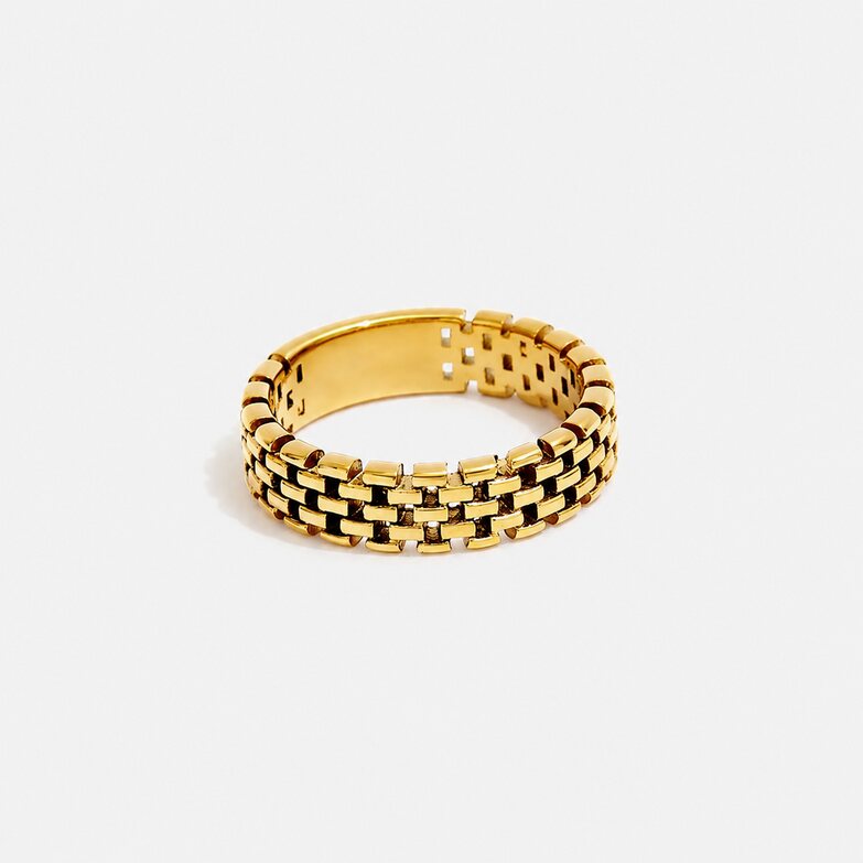 Maëlle Ring woven gold ring by Lumé Lumé