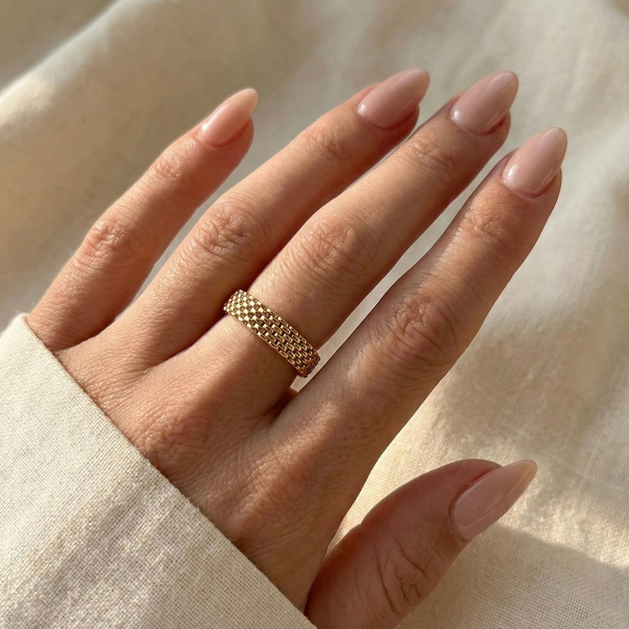 Maëlle Ring styled in a Lumé Lumé lifestyle image