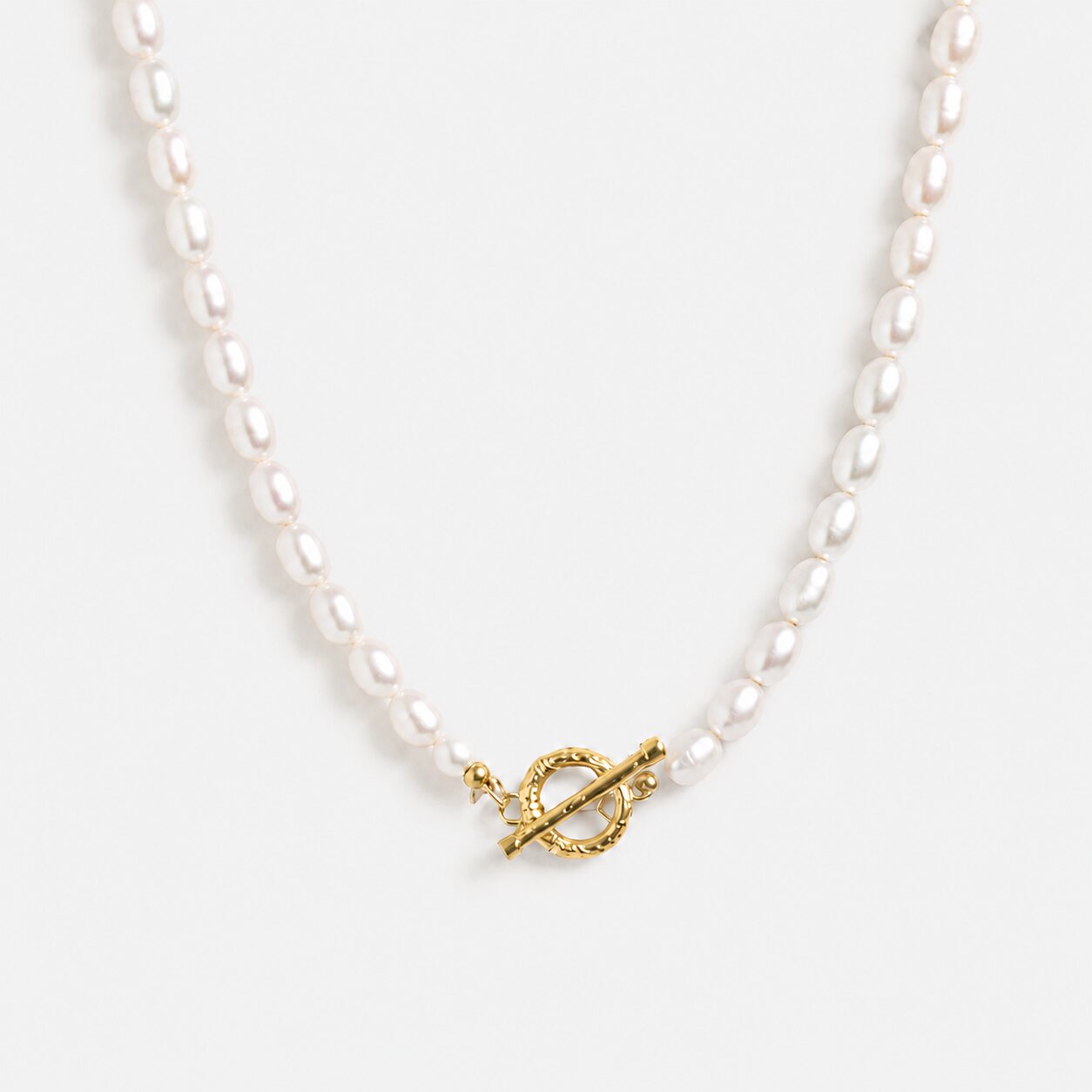 Pearl Toggle Necklace with freshwater pearls and gold toggle clasp by Lumé Lumé
