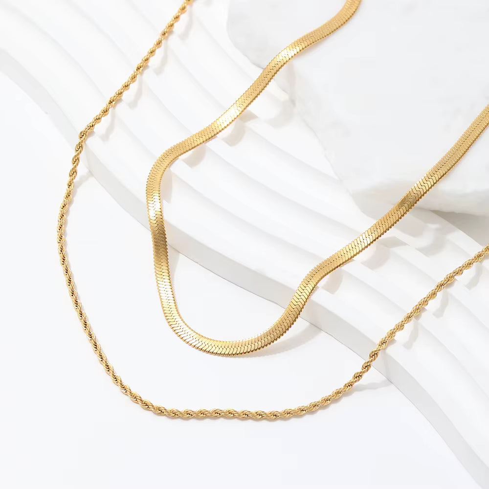 Solene Duo Necklace layered gold chain detail by Lumé Lumé