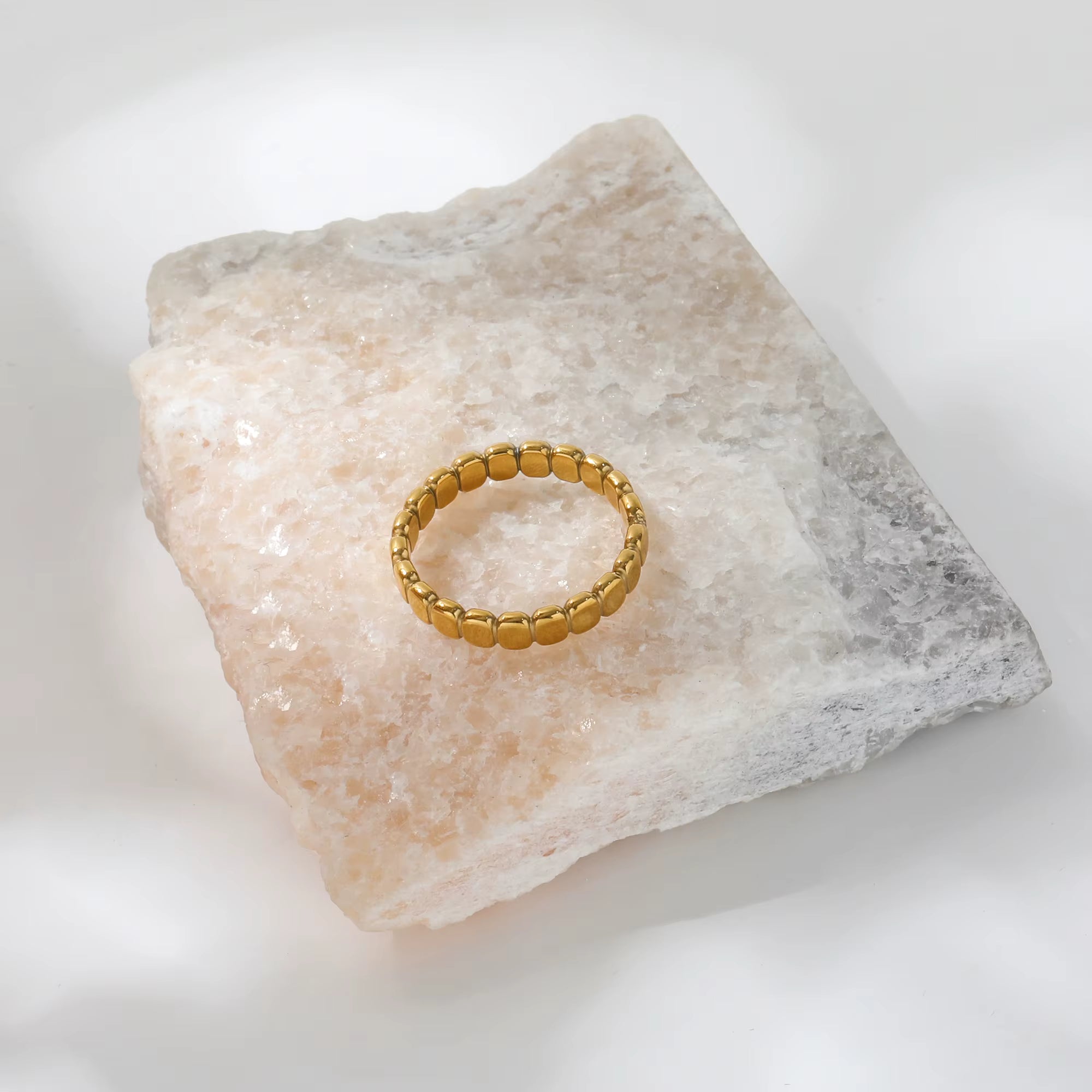 Soletta Ring linked gold detail by Lumé Lumé