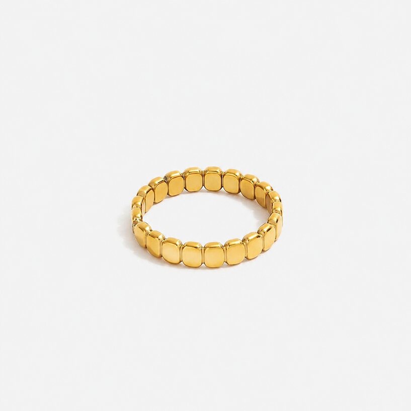 Soletta Ring bold linked gold ring by Lumé Lumé