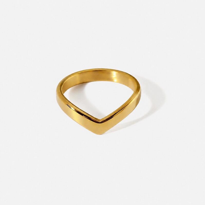 Sorella Ring chevron gold band by Lumé Lumé