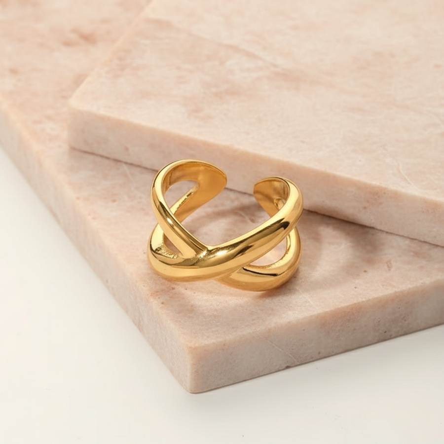 Valora Ring twisted gold design by Lumé Lumé, alternate product view